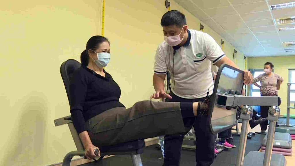 銀髮俱樂部啟用1900