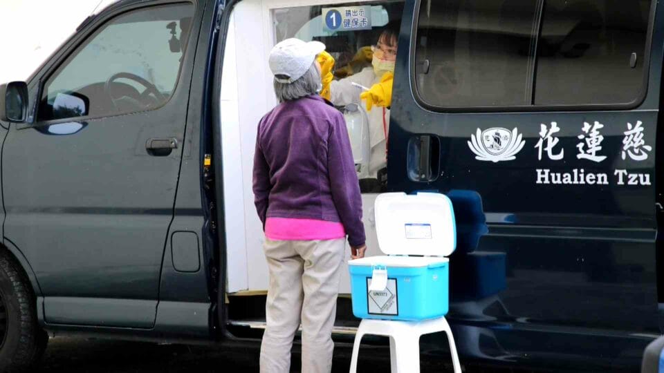 行動防疫採檢車1900-2