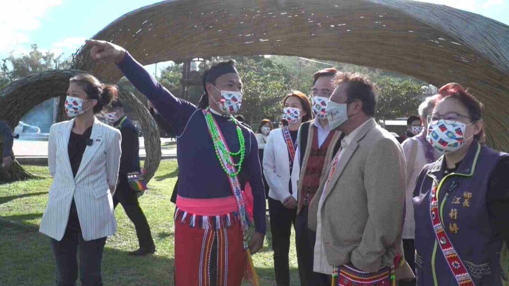 帛琉領袖訪豐濱1200