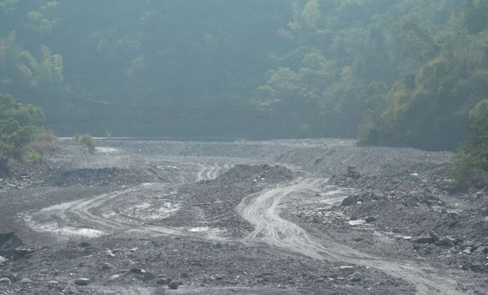 莎卡蘭溪土石堆積嚴重 三地門、高樹籲速清理